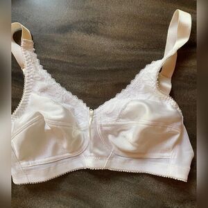 NWOT Naturalwear Bra Women’s 32A White Mastectomy Pockets